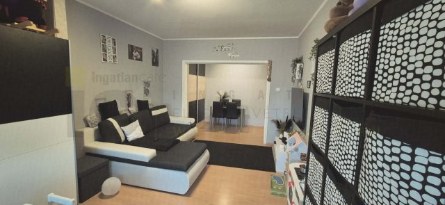 Eladó panellakás, Szegeden, Juharfás utcában 52 M Ft, 2+1 szobás