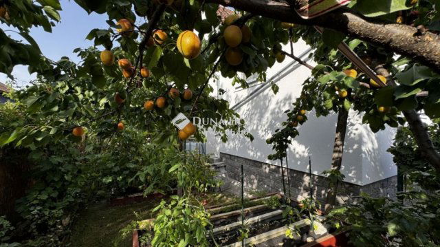 Eladó családi ház, Tökölön 94.9 M Ft, 7 szobás