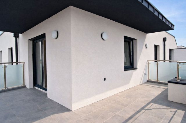 Eladó téglalakás, Győrött 95.654 M Ft, 4 szobás