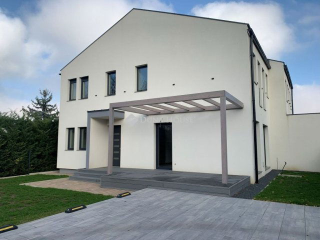 Eladó ikerház, Gárdonyban 259 M Ft, 10 szobás