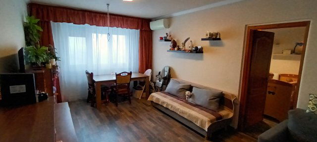 Eladó panellakás, Szegeden 69.986 M Ft, 4+2 szobás