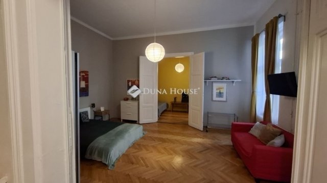 Eladó téglalakás, Budapesten, VI. kerületben 95 M Ft, 2 szobás