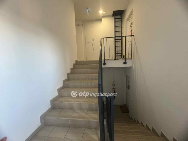 Eladó téglalakás, Kapuváron 79.9 M Ft, 4 szobás