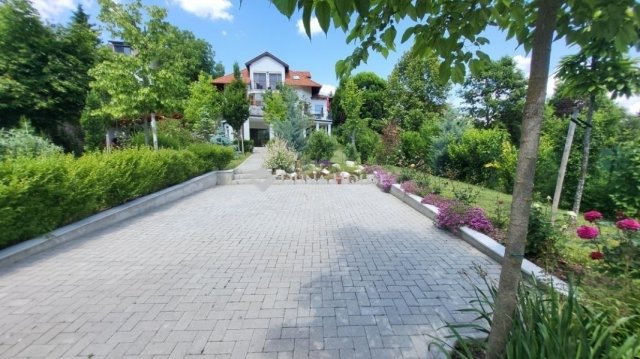 Eladó családi ház, Csobánkán 219 M Ft, 6 szobás