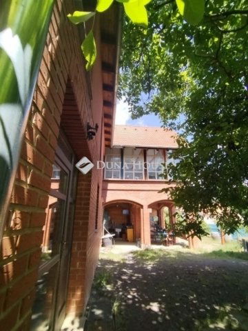 Eladó családi ház, Pécsett 119 M Ft, 4+1 szobás