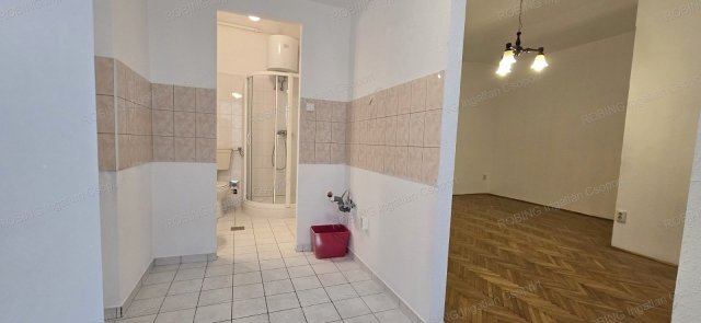 Eladó téglalakás, Budapesten, V. kerületben, Molnár utcában