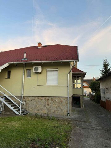 Eladó családi ház, Százhalombattán 129.9 M Ft, 6+1 szobás