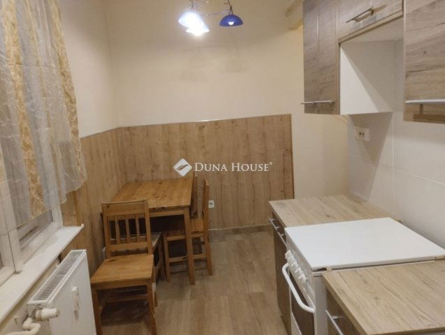 Eladó téglalakás, Pécsett 49.8 M Ft, 2 szobás