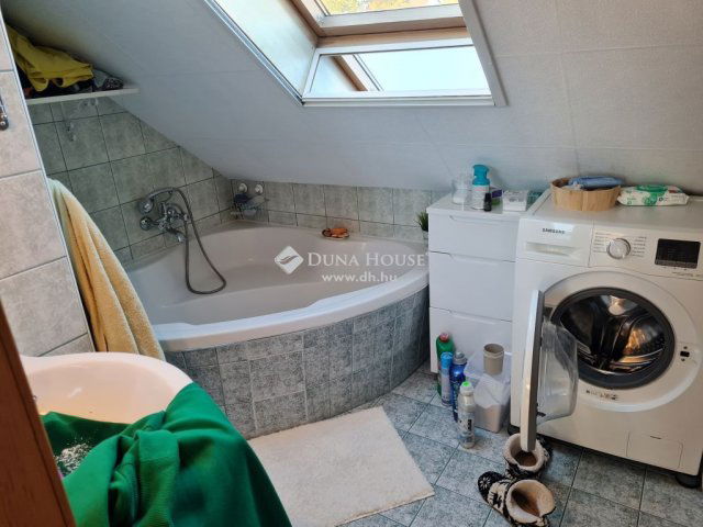 Eladó családi ház, Szentendrén 190 M Ft, 6 szobás
