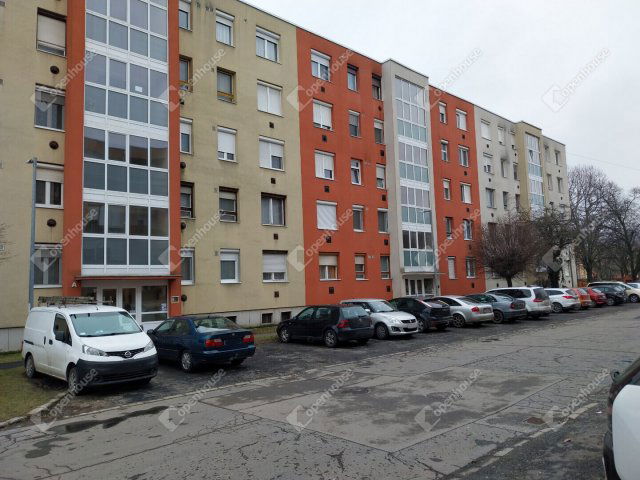 Eladó téglalakás, Szombathelyen 42 M Ft, 2 szobás