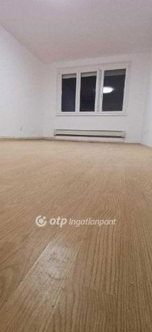 Eladó panellakás, Budapesten, III. kerületben 64.99 M Ft