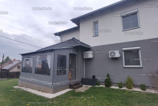 Eladó ikerház, Nagytarcsán 139.9 M Ft, 3+2 szobás