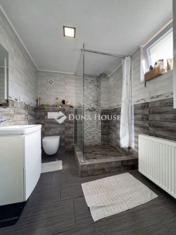 Eladó családi ház, Gyálon 116 M Ft, 6 szobás