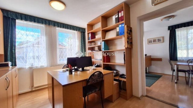 Eladó téglalakás, Egerben 89 M Ft, 4 szobás