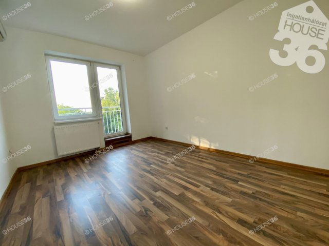 Eladó téglalakás, Táborfalván 26 M Ft, 2 szobás