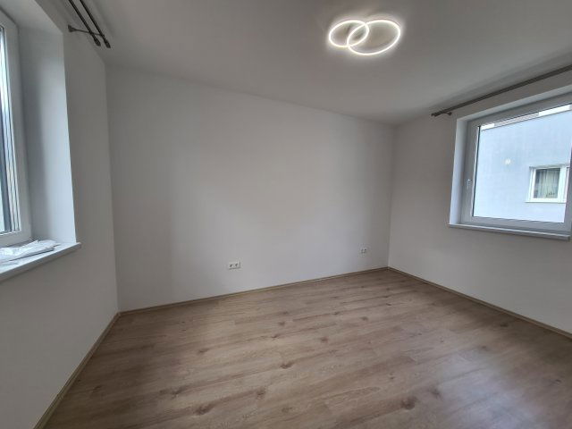 Kiadó téglalakás, albérlet, Győrött 300 E Ft / hó, 3 szobás