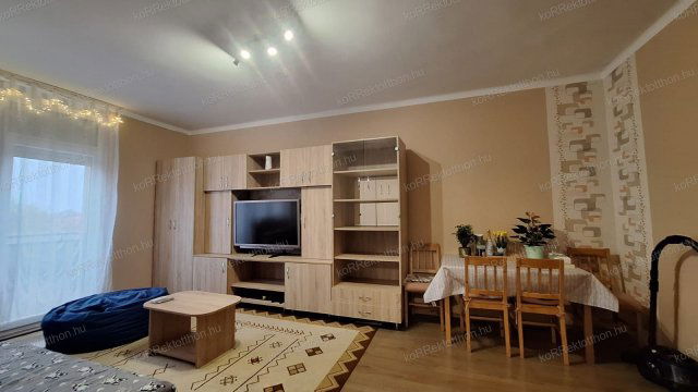 Eladó téglalakás, Jászberényben 31.99 M Ft, 1+1 szobás