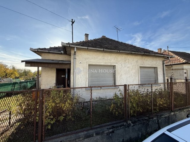 Eladó családi ház, Székesfehérvárott 49.99 M Ft, 2 szobás