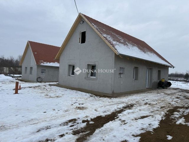 Eladó családi ház, Kókán 50.5 M Ft, 3 szobás