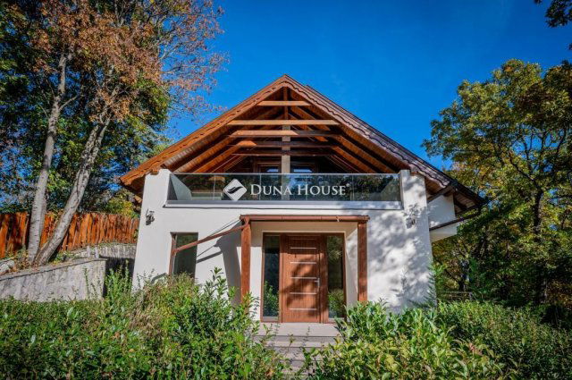 Eladó családi ház, Leányfaluban, Komáromi utcában 279 M Ft