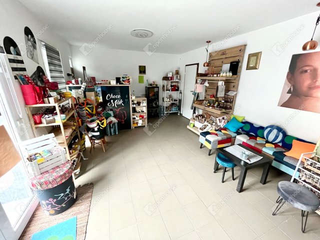 Eladó üzlethelyiség, Szombathelyen 42.9 M Ft, 3 szobás