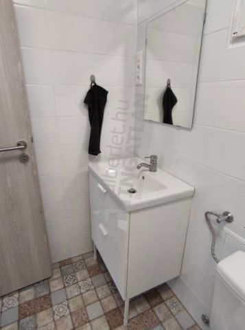 Kiadó családi ház, albérlet, Ürömön, Tulipán utcában