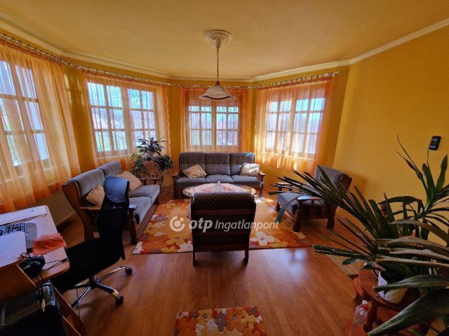 Eladó téglalakás, Miskolcon 59.9 M Ft, 4+1 szobás