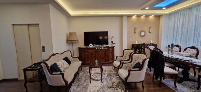 Eladó ikerház, Nyíregyházán 150 M Ft, 6 szobás