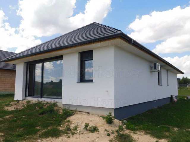 Eladó családi ház, Cserszegtomajon 121.9 M Ft, 3+1 szobás