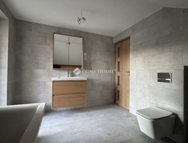 Eladó családi ház, Veresegyházon 120.99 M Ft, 5 szobás