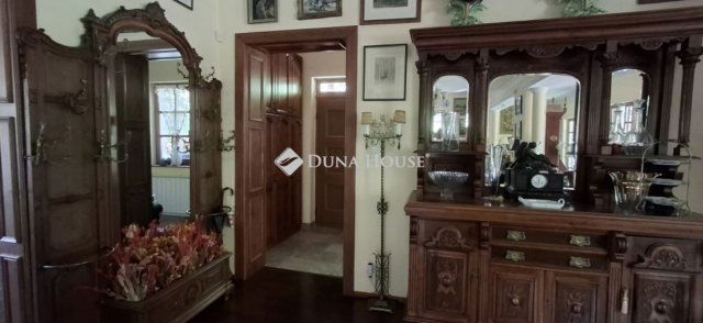 Eladó családi ház, Leányfaluban 275 M Ft, 5 szobás