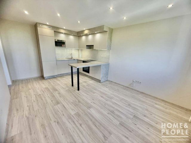 Eladó téglalakás, Szegeden 45.9 M Ft, 2 szobás