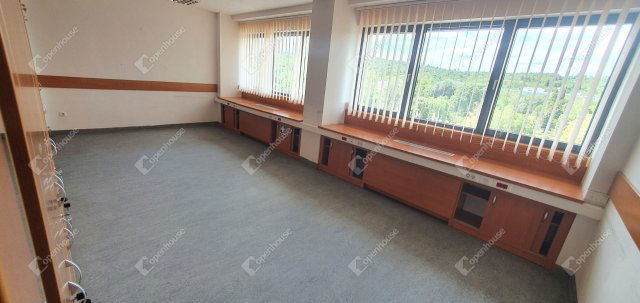 Kiadó iroda, Miskolcon 7608 E Ft / hó, 102 szobás