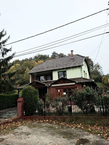 Eladó családi ház, Miskolcon 93.9 M Ft, 8 szobás