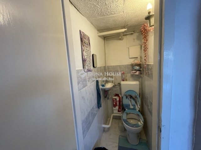 Eladó családi ház, Nyergesújfaluban 38 M Ft, 5 szobás