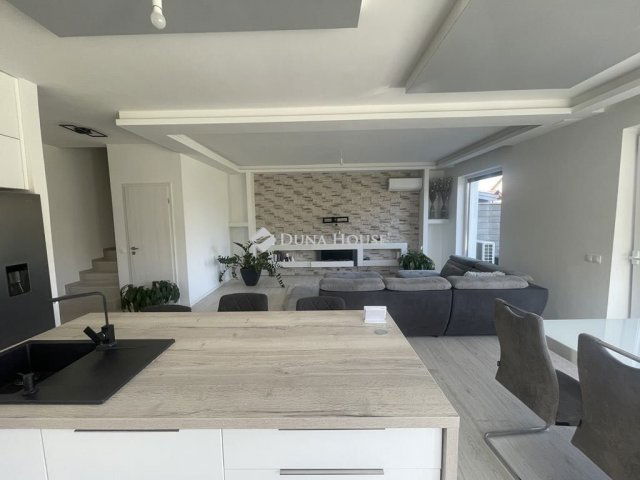 Eladó ikerház, Veresegyházon 229 M Ft, 5 szobás