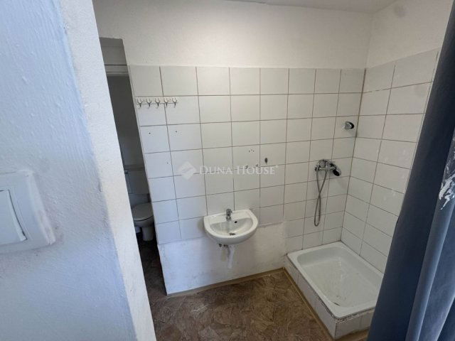 Eladó téglalakás, Budapesten, XX. kerületben 44.5 M Ft, 1 szobás