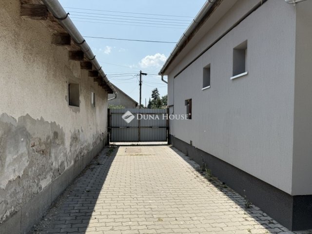 Eladó téglalakás, Monoron 90 M Ft, 7 szobás