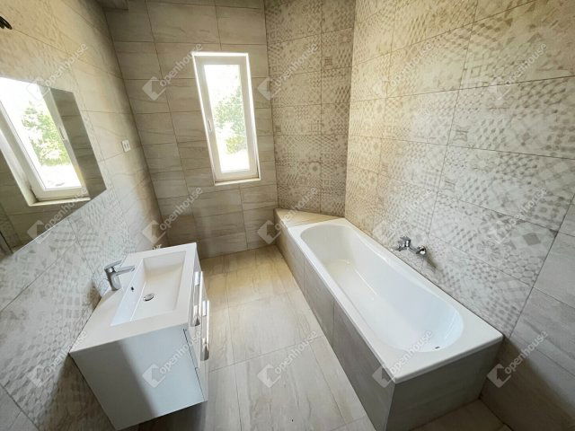 Eladó sorház, Debrecenben 129.9 M Ft, 4 szobás