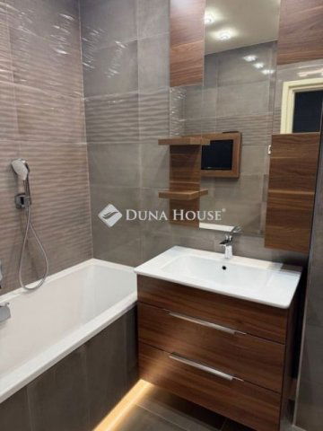 Eladó téglalakás, Kecskeméten 89.99 M Ft, 4 szobás