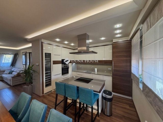 Eladó téglalakás, Kecskeméten 99 M Ft, 4 szobás