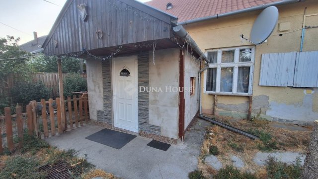 Eladó családi ház, Sárbogárdon 25.99 M Ft, 3 szobás