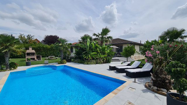 Eladó családi ház, Kulcson, Muskátli utcában 200 M Ft, 4 szobás