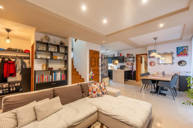 Eladó családi ház, Szigetszentmiklóson 119.9 M Ft, 6 szobás