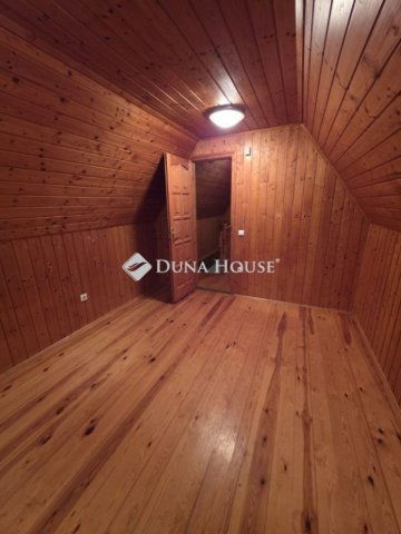 Eladó családi ház, Budapesten, III. kerületben 74.8 M Ft