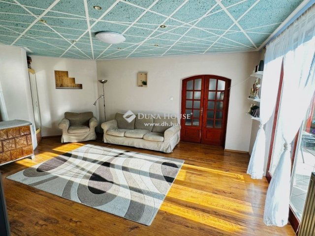 Eladó családi ház, Pécsett 85 M Ft, 4 szobás