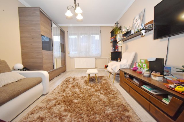 Eladó panellakás, Debrecenben 61.9 M Ft, 3 szobás