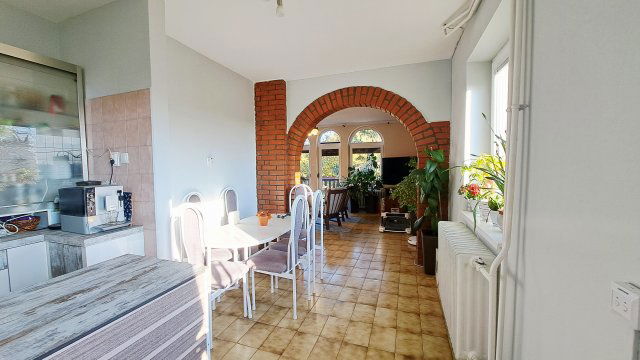 Eladó családi ház, Székesfehérvárott 99 M Ft, 7 szobás