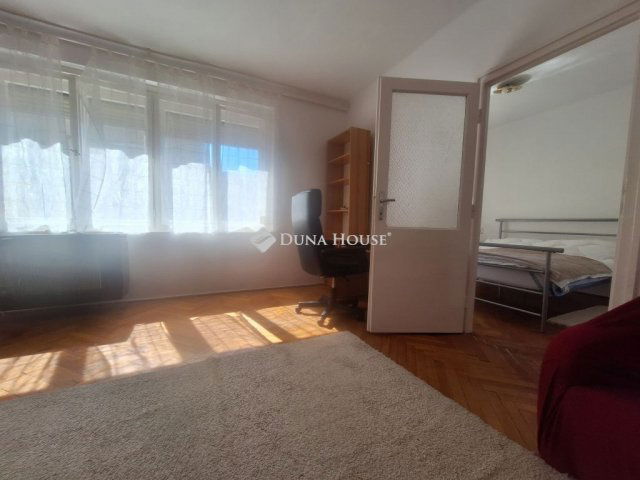 Kiadó téglalakás, albérlet, Pécsett 160 E Ft / hó, 2 szobás