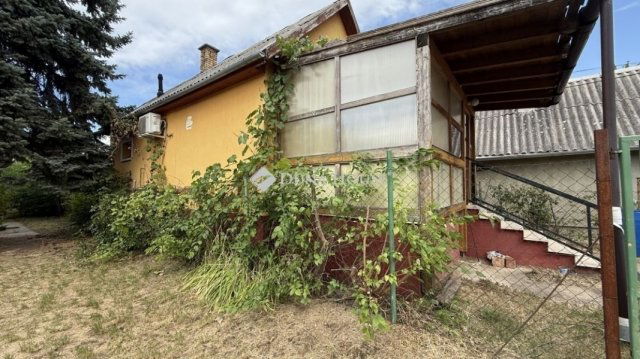 Eladó családi ház, Sülysápon 25 M Ft, 2 szobás